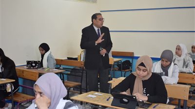 اليوم.. طلاب الأول والثاني الثانوي يؤدون امتحان مادتي اللغة العربية والرياضيات العامة بجنوب سيناء