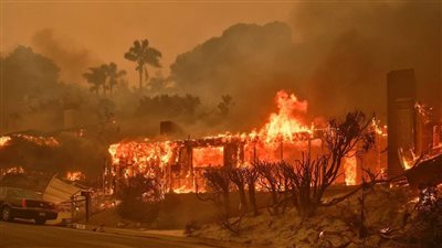 والدة الممثل روري سايكس تروي تفاصيل الساعات الأخيرة قبل وفاته في حرائق لوس أنجلوس