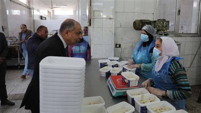 محافظ المنيا: الالتزام بأعلى معايير الجودة لوضع اسم مصر في المكان اللائق بالأسواق العالمية 