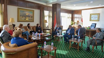 مطالب بالأعلى للإعلام بالتواصل المستمر بين المسئولين ووسائل الإعلام لتوضيح الحقائق بشفافية 