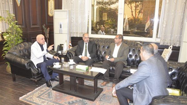 محافظ الأقصر يناقش