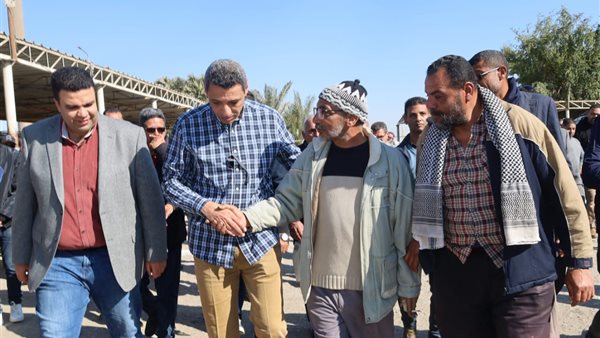 محافظ السويس خلال