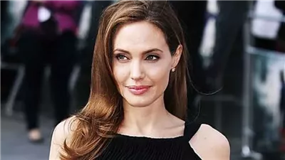 خسائر مشاهير هوليوود في حرائق لوس أنجلوس.. بيلا حديد تفقد منزلها وأنجلينا جولي تدعم النازحين