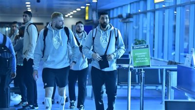 لقطات من وصول بعثة طائرة الزمالك إلى الدوحة للمشاركة في البطولة العربية 
