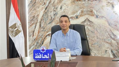 محافظ السويس يناقش تطوير الهوية البصرية للمحافظة: تعكس التراث الثقافي والبيئي