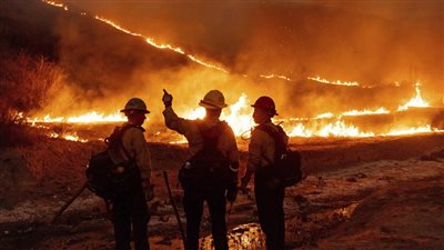 أمر إلزامي.. لوس أنجلوس تصدر قرارات إخلاء لـ 88 ألف شخص بسبب الحرائق