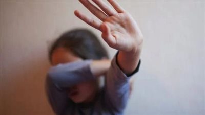 صاحب كانتين يهتك عرض صغيرة في مدرسة خاصة بالهرم.. ووالدتها: قالها تعالي أجيبلك حاجة حلوة| بث مباشر