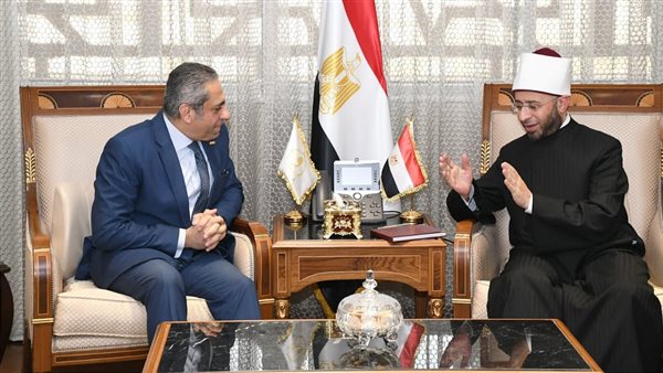 وزير الأوقاف مع رئيس