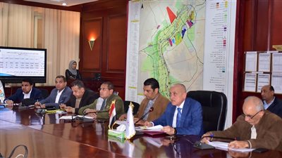 محافظ الأقصر يتابع مستجدات ملف التقنين في اجتماع موسع