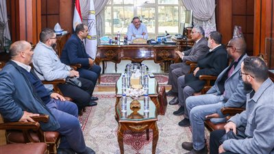 ميناء دمياط يبحث مع وفد مينائي ليبي تطوير الخدمات البحرية المشتركة 