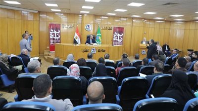 محافظ المنيا يوجه بإنهاء مشاكل الصرف الصحي وتوصيل المياه لبعض القرى في أبو قرقاص