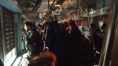 عطل كهربائي بأحد قطارات الخط الأول للمترو.. والشركة تطالب الركاب باستقلال قطار آخر