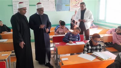  طلاب الثانوية الأزهرية علمي يؤدون امتحان الرياضيات البحتة اليوم