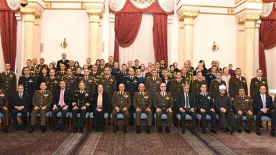 وزير الدفاع يشهد حفل تخرج دورة التمثيل الدبلوماسي العسكري المصري بالخارج 