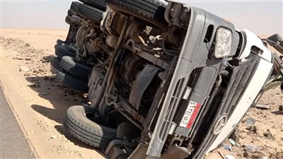 مصرع سائق في انقلاب شاحنة أسمنت بالوادي الجديد 