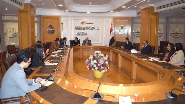 خلال الاجتماع