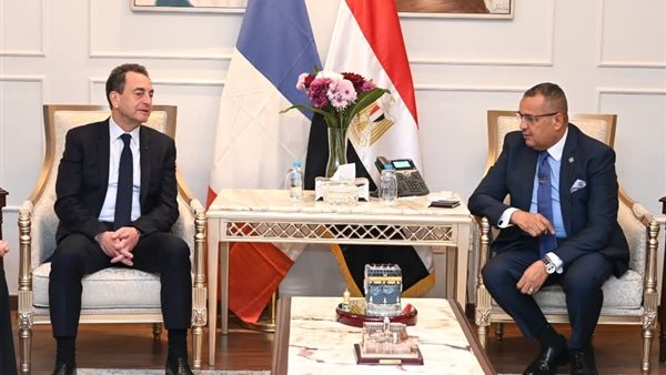 المخافظ يلتقى بسفير