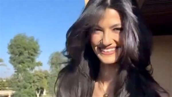 تارا عماد تستمتع