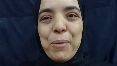 بعد إحالة أوراق المتهمين للمفتي.. والدة طالب الميكانيكية المقتول أمام المدرسة ببورسعيد: حقه رجع| بث مباشر