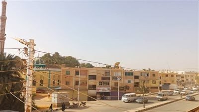 رياح محملة بالأتربة وغيوم جزئية تغطي سماء الوادي الجديد