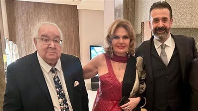 كريم عبد العزيز ووالده ويسرا وصفية العمري.. نجوم الفن في حفل الحياة حلم لـ أنتوني هوبكنز بالسعودية