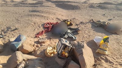 مجهولو الهوية.. تفاصيل مصرع 6 سودانيين في حادث انقلاب سيارة ربع نقل بأسوان | صور