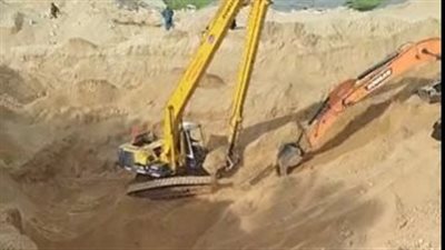 بعد 13 يوما.. استمرار البحث عن جثمان عامل انهارت عليه بئر في قنا |بث مباشر 