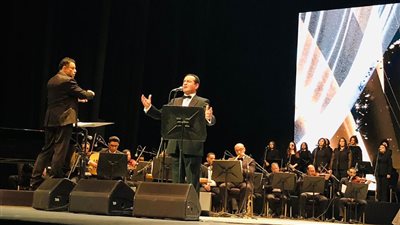 ابنه واقف في ضهره وحسام غالي أبرز الحضور.. لقطات من حفل محمد ثروت بدار الأوبرا