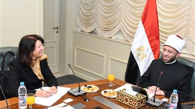 وزير الأوقاف يستقبل وفدًا من مكتب الأمم المتحدة المعني بالمخدرات والجريمة لبحث التعاون المشترك