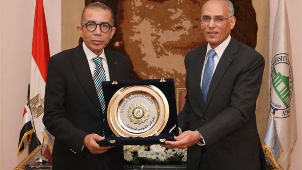 جانب من تبادل الدروع