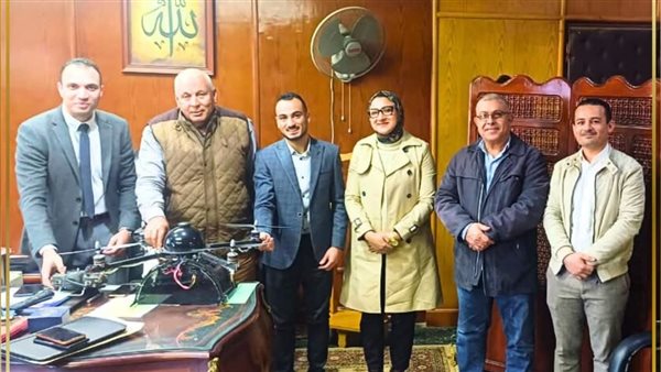 جانب من لقاء محافظ