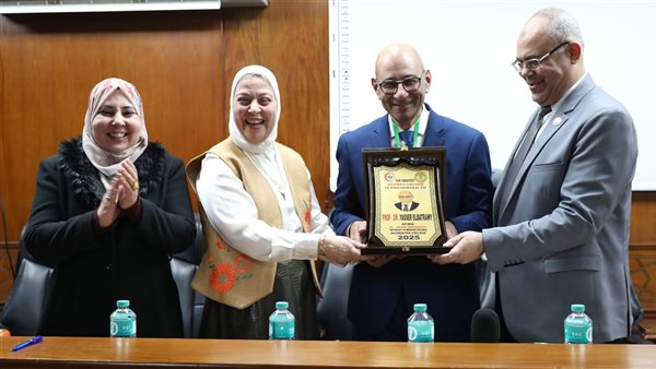 جانب من الدورة 