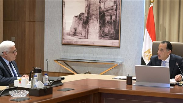 رئيس الوزراء خلال