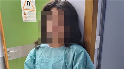 رفضت إعطاءها الإتاوة اليومية.. أم تزعم ضرب ابنتها بآلة حادة من زميلتها في مدرسة أجنبية شهيرة 