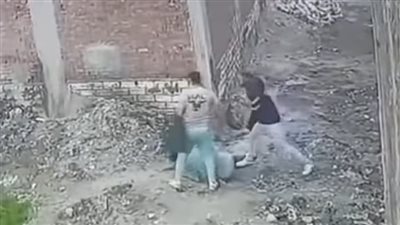 دافع عن أخيهم فحاولوا قتله.. تفاصيل تعدي أشقاء على أحد الأشخاص بالأسلحة البيضاء بالإسكندرية