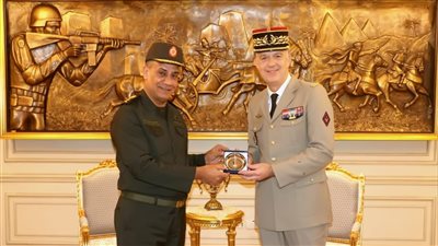 الأكاديمية العسكرية المصرية تستقبل مسؤول التعاون الدولي للقوات البرية الفرنسية 