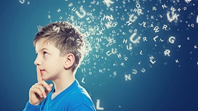 أبزرها التوت والبيض.. 7 أطعمة لتحسين التركيز عند الأطفال