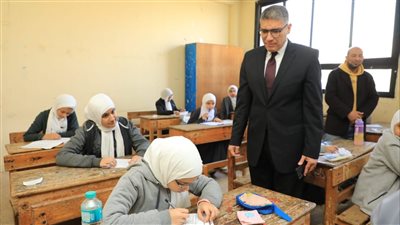 محافظ الجيزة يتفقد سير امتحانات الشهادة الإعدادية بعدد من المدارس والمعاهد الأزهرية