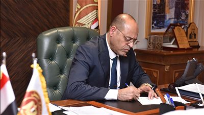 وزارة العمل: الإيقاف والتحقيق مع مفتش و2 موظفين طلبوا رشوة في الإسكندرية