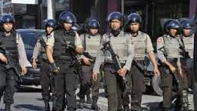  الشرطة الإندونيسية: 16 قتيلا و10 جرحى بانزلاق أرضي