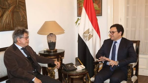 وزير الثقافة يبحث