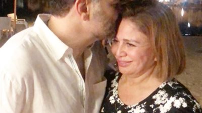 إلهام شاهين تهنئ شقيقها بحفل الخطوبة: “ربنا يسعدك ويفرحني بولادك”