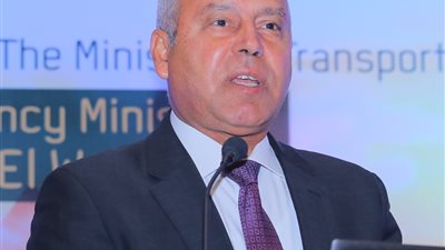 وزير النقل: الاكتفاء بالزي العسكري لأفراد الجيش بدلاً من إظهار التذكرة (فيديو)