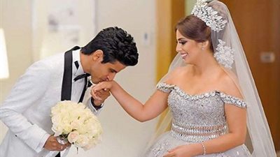 حمدي الميرغني يتغزل في زوجته بعيد زواجهما الثالث: “بحمد ربنا أنه رزقني بيكي”