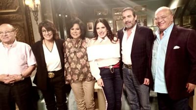 أبطال “ذئاب الجبل” في ضيافة إسعاد يونس (صورة)