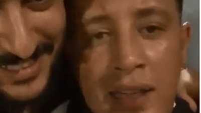 حمو بيكا في حفل زفافه: “عايز البس شورت وفانلة عشان اتخنقت من البدلة” (فيديو)