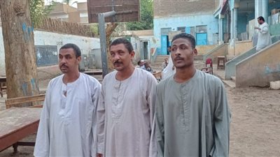 3 أشقاء مكفوفين يدلون بأصواتهم في انتخابات الشيوخ بقنا: “جينا عشان خاطر مصر” (صور وفيديو)