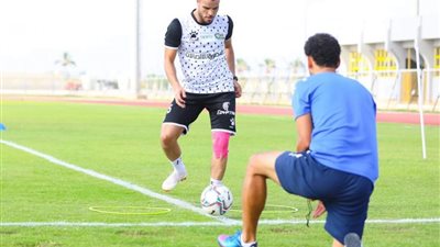 بعد غياب طويل.. انتظام أحمد جمعة في تدريبات المصري