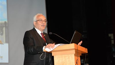 رضا حجازي: شكل التعليم المتطور لن يكون عبارة عن كتب مدرسية ومناهج ثابتة (فيديو)