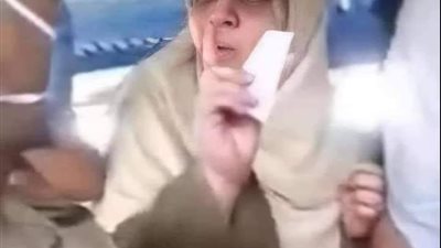 “سيدة القطار”: “ماتسمعوش كلام حد جيشكم في ضهركم وسندكم” (فيديو)